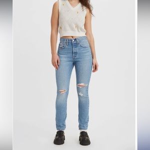 Levi’s 501 Skinny Jean 28/28 distressed light wash